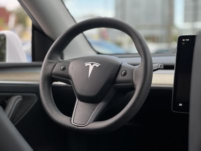 TESLA MODEL Y RWD (Automata) 87e km. LFP akku. Ryzen processzor. 2031-ig garanciális. téli-nyári kerékszett!