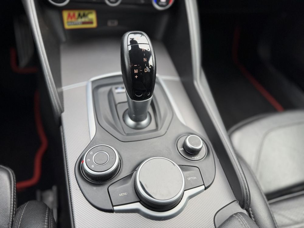 ALFA ROMEO GIULIA 2.0 Veloce Q4 (Automata) 280le. ALFA ROSSO. 116e km!