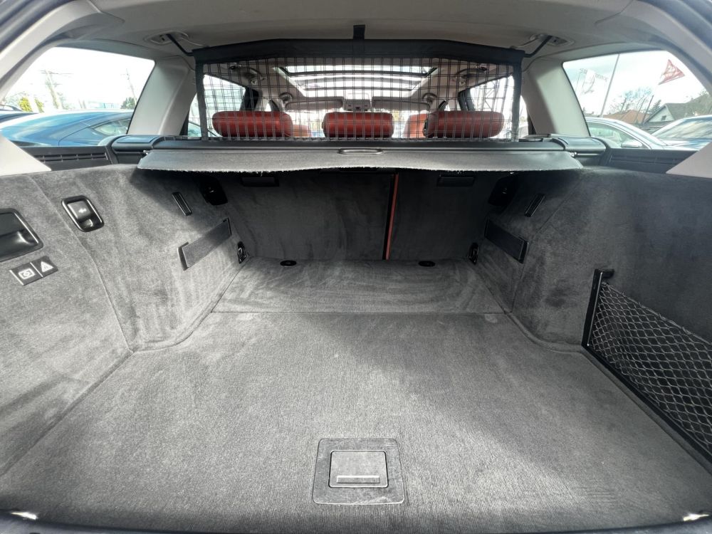 BMW 320d xDrive Touring (Automata) Bordó bőr belső.153e km. M.o.-i. panoráma tető ülésfűtés frissen szervizelt!