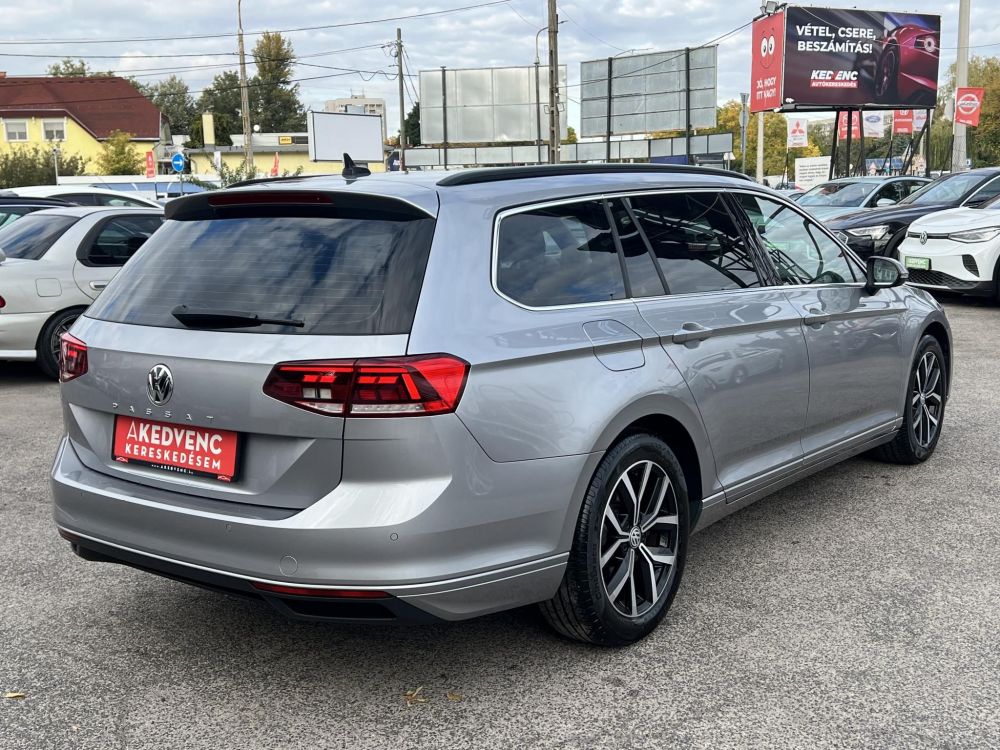 VOLKSWAGEN PASSAT VIII Variant 1.5 TSI ACT Business DSG 109e km. LED Távtartó Kamera Navi Ülésfűtés Bluetooth Téli-nyári kerék!