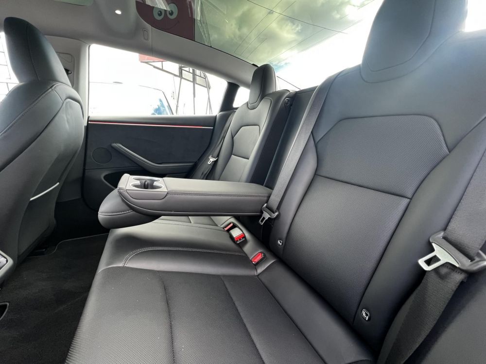 TESLA MODEL 3 Long Range AWD (Automata) HIGHLAND. TÉLI-NYÁRI SZETT GYÁRI ALUFELNIVEL