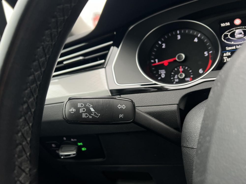 VOLKSWAGEN PASSAT VIII Variant 2.0 TDI SCR Business DSG Végig márkaszervizelt. LED Távtartó Ülésfűtés Navi Bluetooth MEGKÍMÉLT állapot!