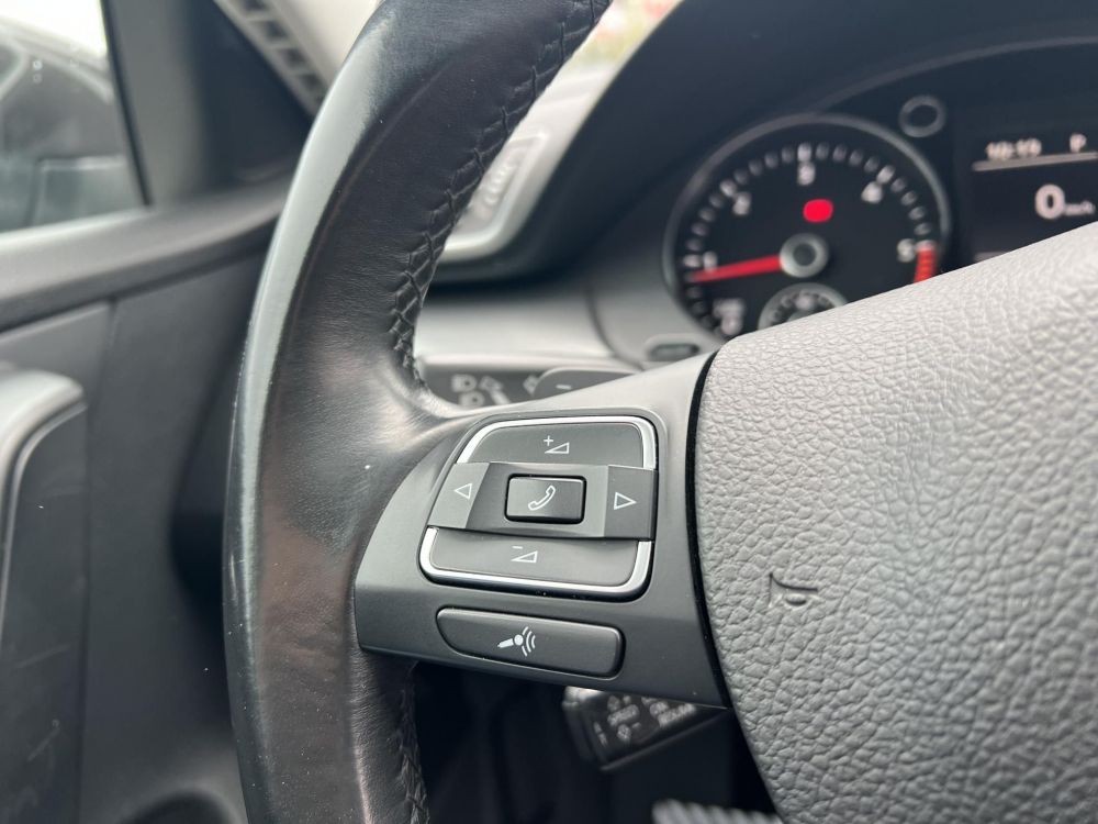 VOLKSWAGEN PASSAT VII Variant 1.6 CR TDI Comfortline BMT DSG M.o.-i. Panorámatető Tempomat Ülésfűtés Bluetooth Vezérlés cserélve!