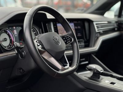 VOLKSWAGEN TOUAREG 3.0 V6 TDI Atmosphere Tiptronic ic 135e km. M.o.-i. magasan felszerelt. márkaszervizelt előélet!