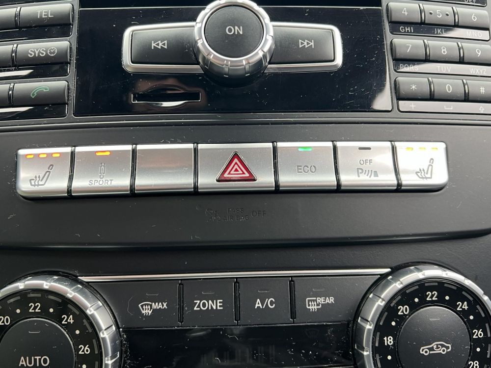 MERCEDES-BENZ C 220 CDI BlueEFFICIENCY (Automata) Live Traffic Xenon Ülésfűtés Bluetooth Rendszeresen szervizelt!