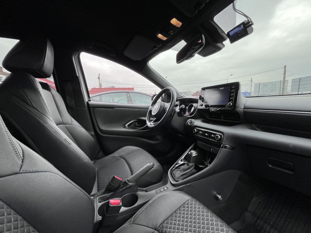 TOYOTA YARIS 1.5 VVT-i Selection Style Magyar. 109e km Kamera Digit Bőr