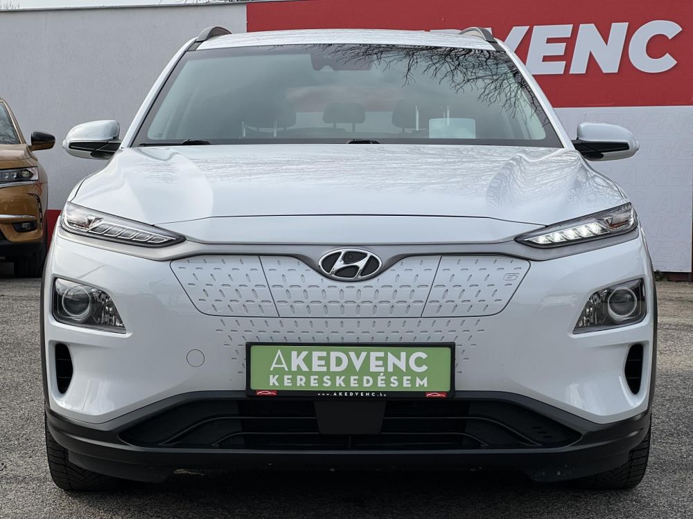 HYUNDAI KONA EV 64kWh Style 100% akku. HUD. sávtartó. CarPlay. 400km hatótáv!
