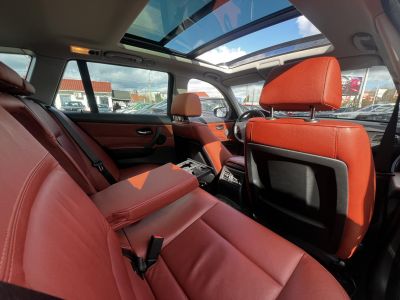 BMW 320d xDrive Touring (Automata) Bordó bőr belső.153e km. M.o.-i. panoráma tető ülésfűtés frissen szervizelt!