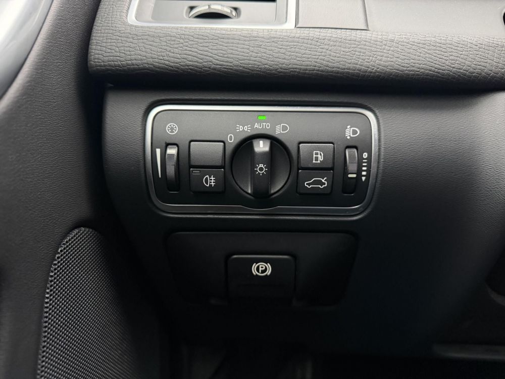 VOLVO XC60 2.0 D [D4] Momentum Geartronic FWD 155e km. Magyarországi Navi Memória Tempomat Ülésfűtés PDC Bluetooth