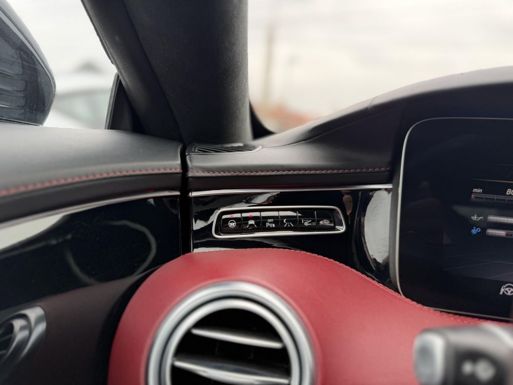 MERCEDES-AMG S 63 4Matic+ 9G-TRONIC 46e km. MAGIC SKY CONTROL. Újszerű állapot. Designo belső!