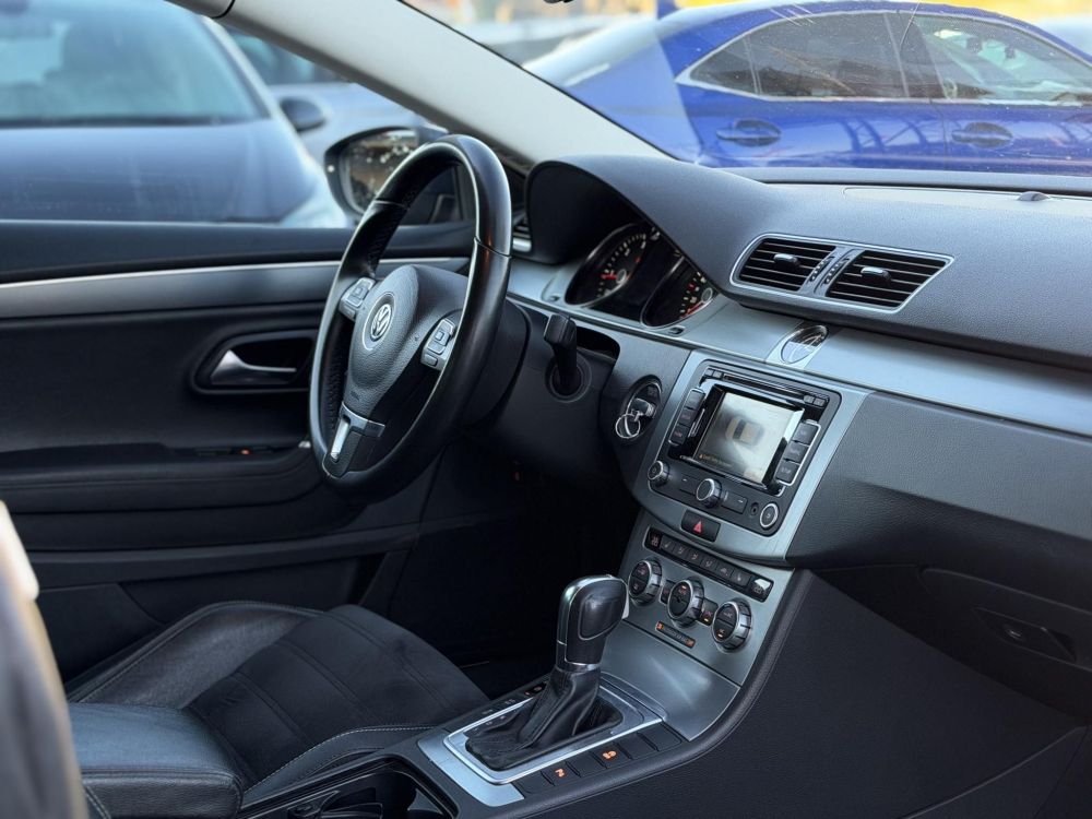 VOLKSWAGEN CC 2.0 CR TDI BMT DSG [5 személy] Xenon Tempomat Ülésfűtés PDC Navi Bluetooth 2 gyári kulcs!