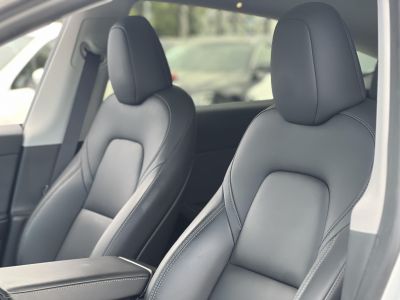 TESLA MODEL Y RWD (Automata) 87e km. LFP akku. Ryzen processzor. 2031-ig garanciális. téli-nyári kerékszett!