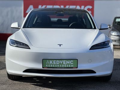 TESLA MODEL 3 Long Range AWD (Automata) HIGHLAND. TÉLI-NYÁRI SZETT GYÁRI ALUFELNIVEL