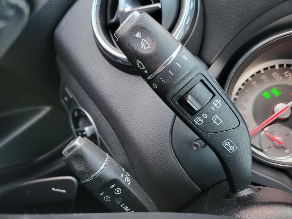 MERCEDES-BENZ GLA 180 d Style 7G-DCT M.o.-i. Bi-xenon Tempomat PDC Ülésfűtés Megkímélt! Szervizelt!