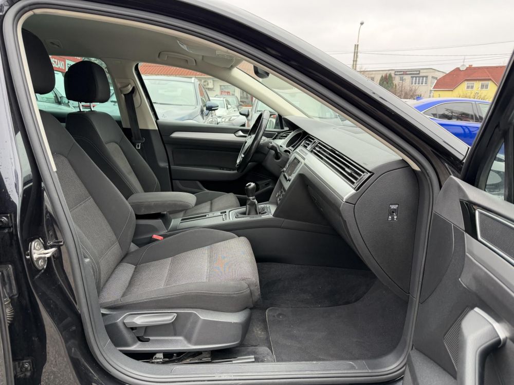 VOLKSWAGEN PASSAT VIII 1.4 TSI BMT ACT Comfortline Távtartó Navi Ülésfűtés Tolatóradar Frissen szervizelt!
