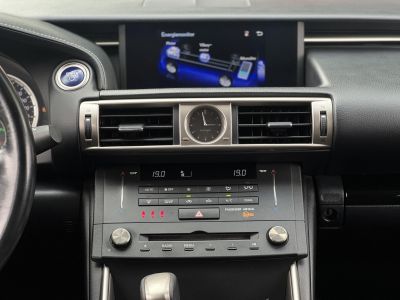 LEXUS IS 300h Comfort Leather&Navigation (Automata) Hybrid garancia Márkaszervizelt. Gyári fényezés. Téli-nyári gumi garnitúra!