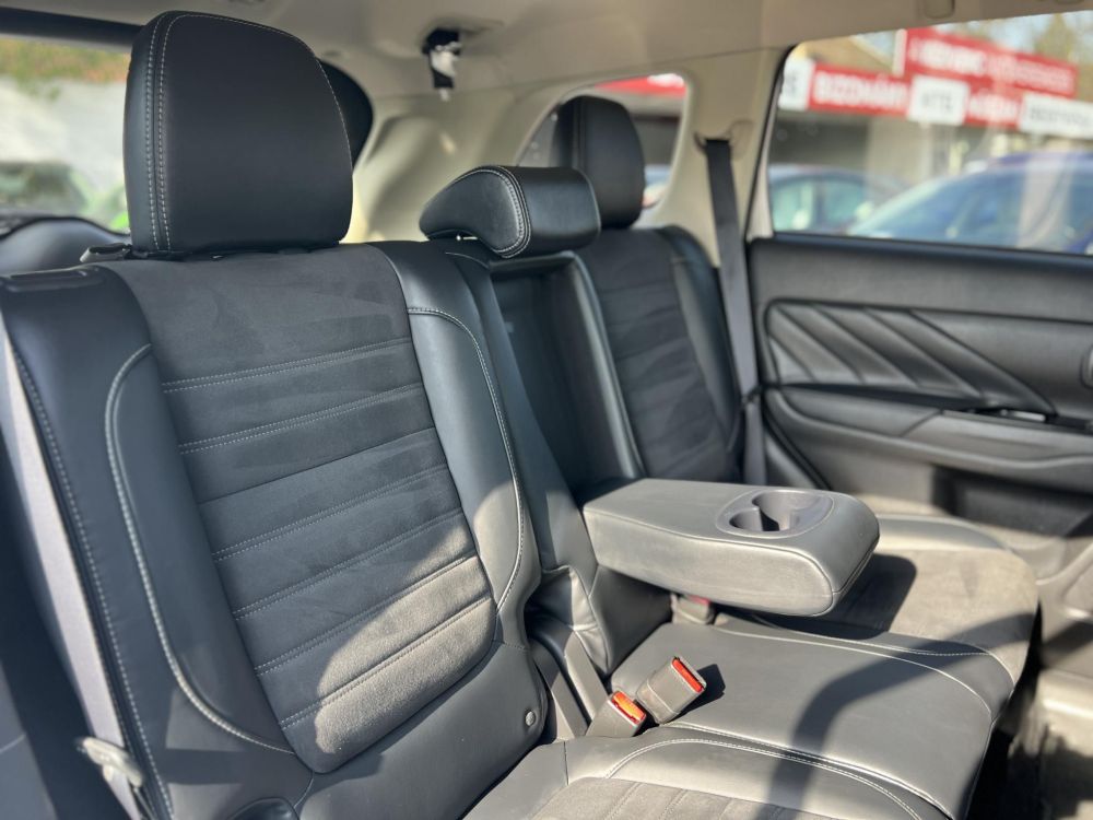 MITSUBISHI OUTLANDER 2.0 PHEV Intense Plus 4WD CVT 114e km