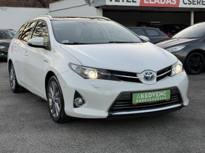 TOYOTA AURIS Touring Sports 1.8 HSD Executive Skyview (Automata) Panoráma Tempomat Ülésfűtés Kamera Keyless Navi