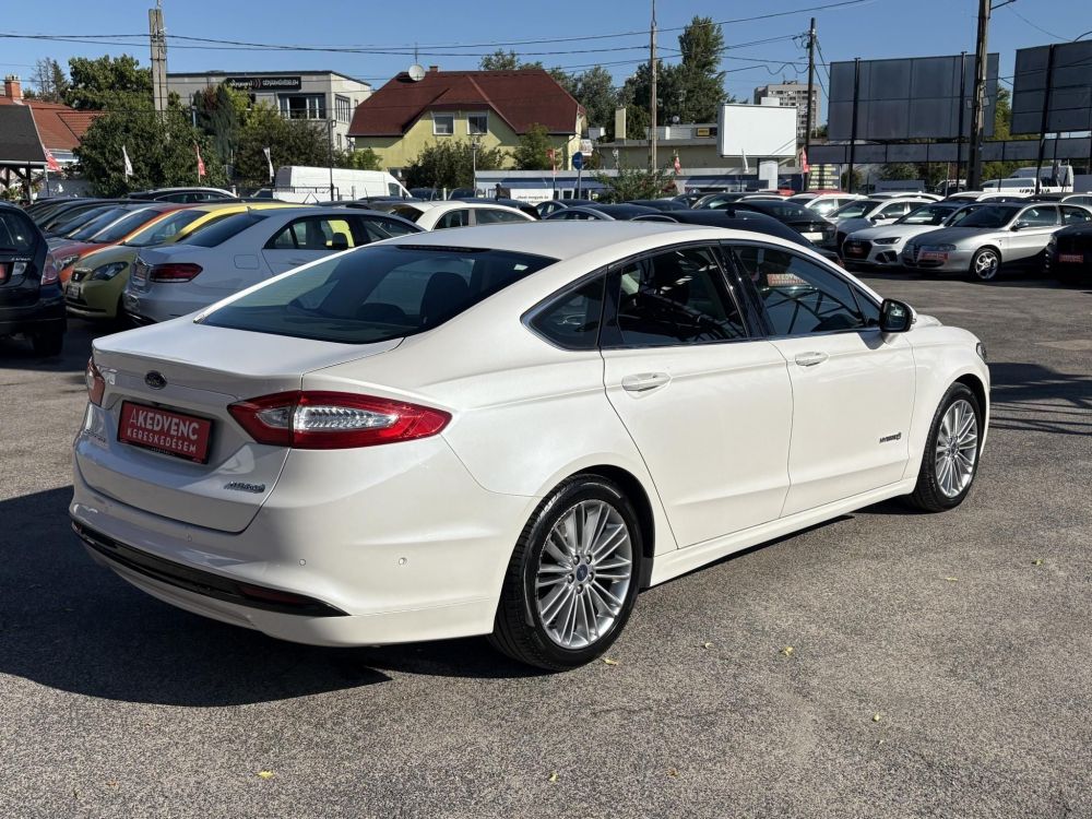 FORD MONDEO 2.0 HEV Titanium (Automata) Rendszeresen karbantartott Garanciális váltó!