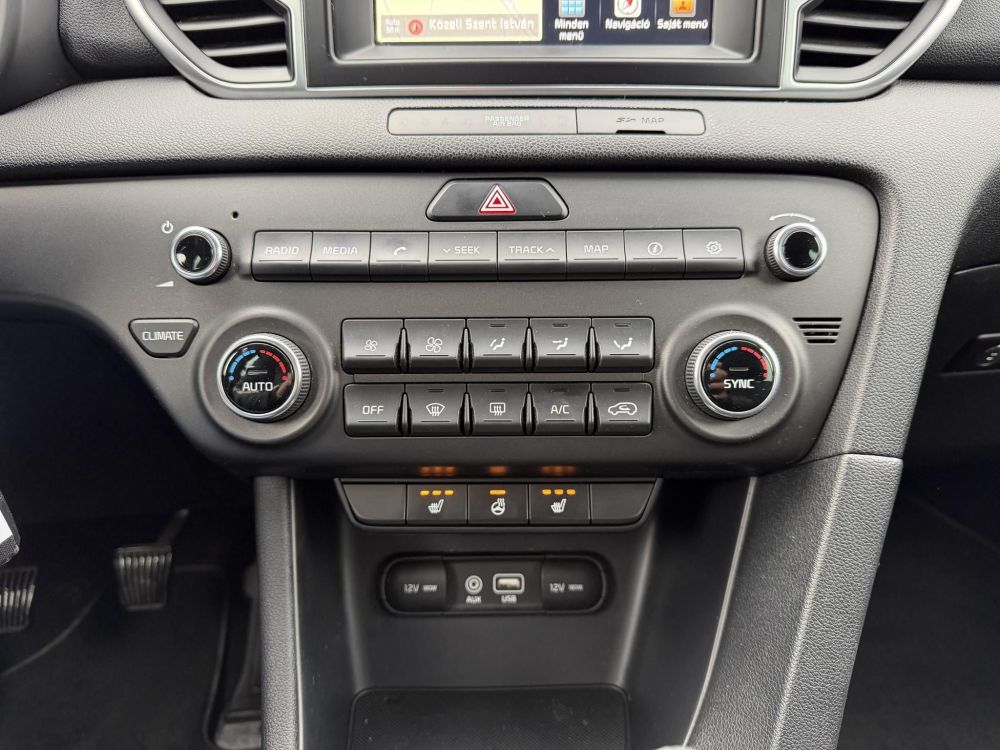 KIA SPORTAGE 1.6 GDI Gold 83e km. M.o.-i. 1.tul. Márkaszervizelt!