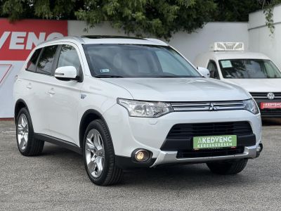 MITSUBISHI OUTLANDER 2.0 PHEV Instyle Navi 4WD CVT