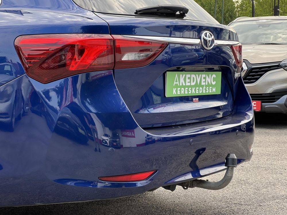 TOYOTA AVENSIS Touring Sports 2.0 Executive CVT Magyarországi. Magasan felszerelt. Rendszeresen karbantartott!