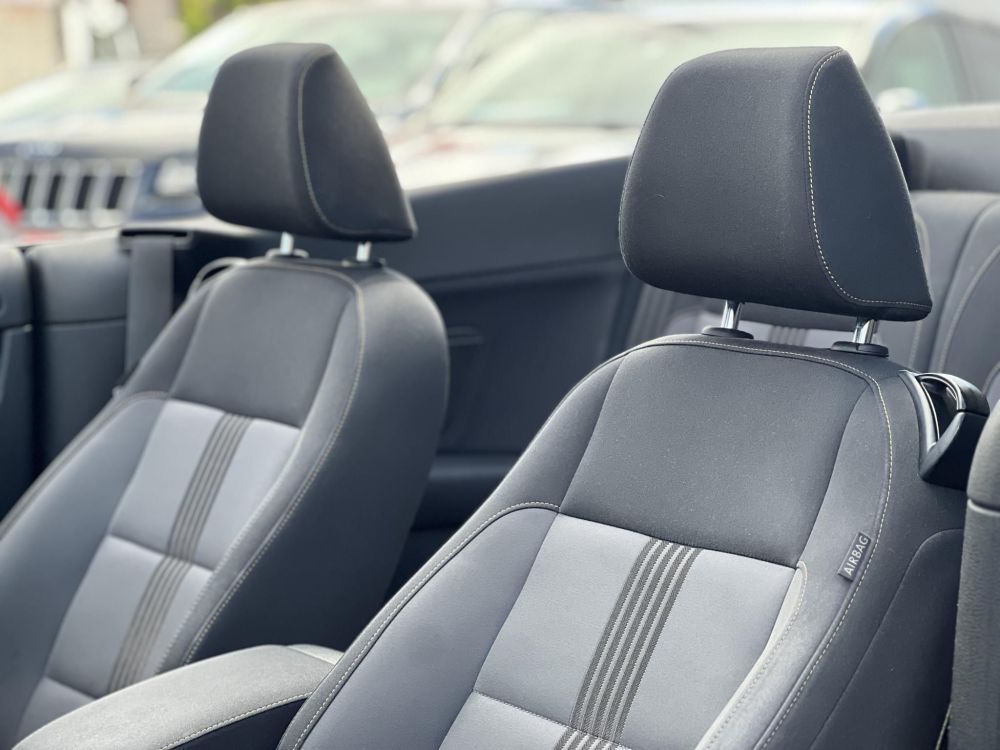 VOLKSWAGEN GOLF VI 2.0 TDI Cabrio 108e km