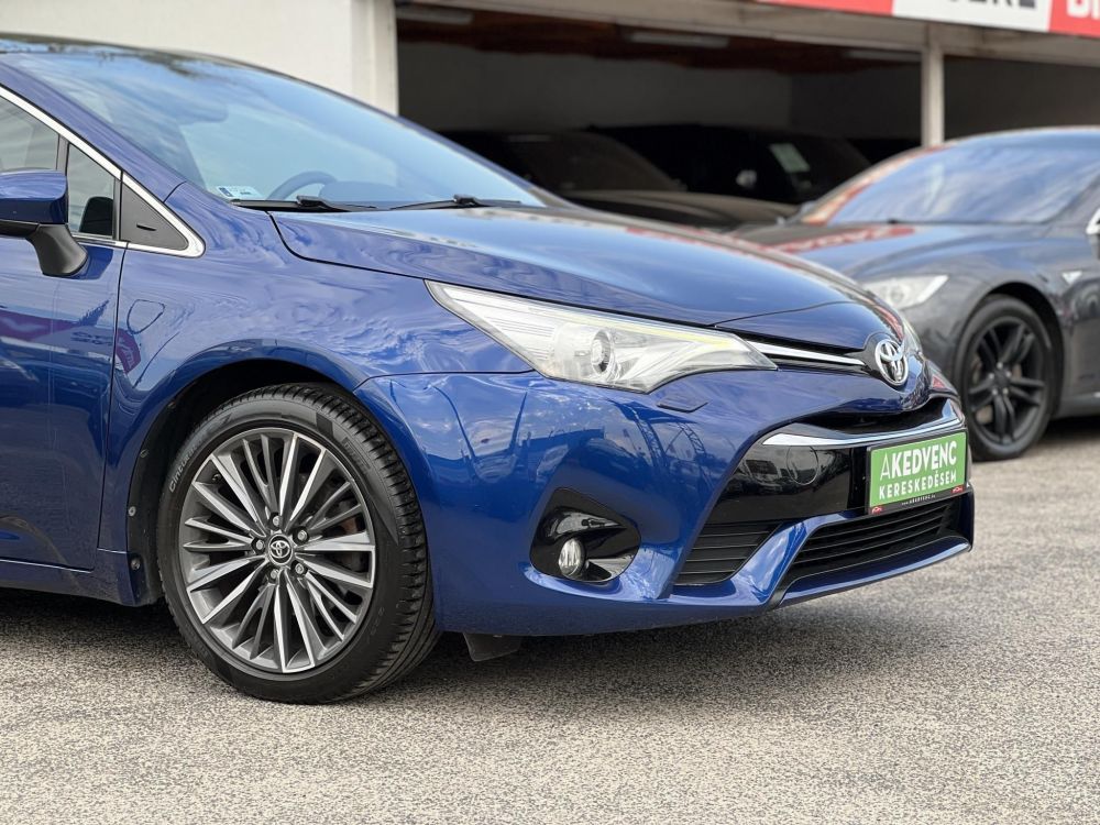 TOYOTA AVENSIS Touring Sports 2.0 Executive CVT Magyarországi. Magasan felszerelt. Rendszeresen karbantartott!