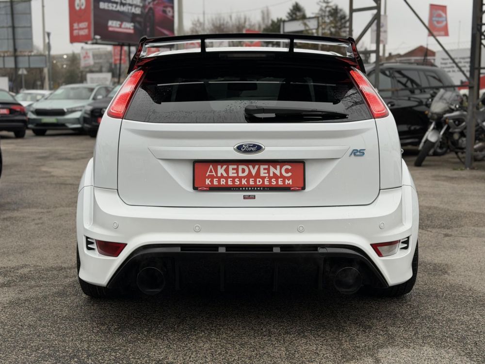 FORD FOCUS RS 2.5 T Értékes kiegészítőkkel