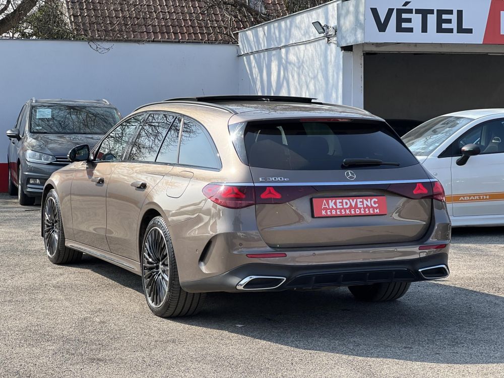 MERCEDES-BENZ E 300 e T 9G-TRONIC Plug-in hybrid AMG. 4D Burmester hifi 3DX2 kijelző Panorámatető Masszázs ülések!