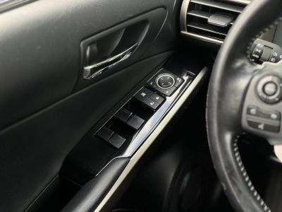 LEXUS IS 300h Comfort Leather&Navigation (Automata) Hybrid garancia Márkaszervizelt. Gyári fényezés. Téli-nyári gumi garnitúra!