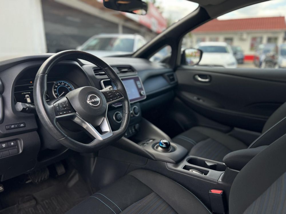 NISSAN LEAF Acenta 40kWh (Automata) 29e km. 270km hatótáv. keyless. 360 kamera. első-hátsó ülésfűtés. téli-nyári!