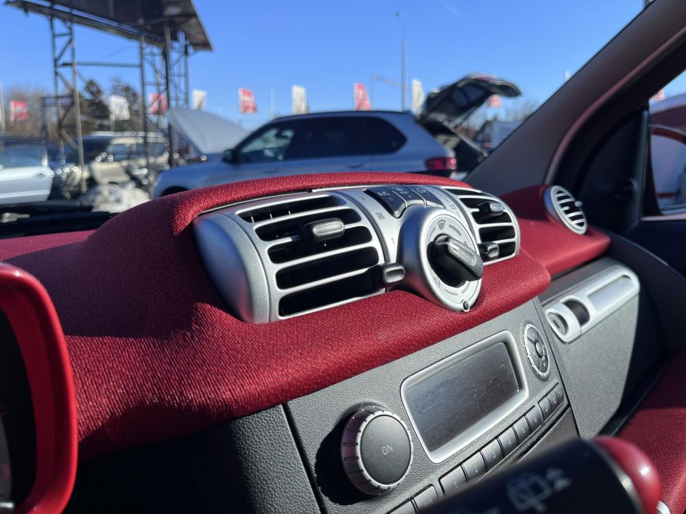 SMART FORTWO 1.0 Micro Hybrid Drive Pure Softouch COUPE 92e km. panoráma tető. frissen szervizelt