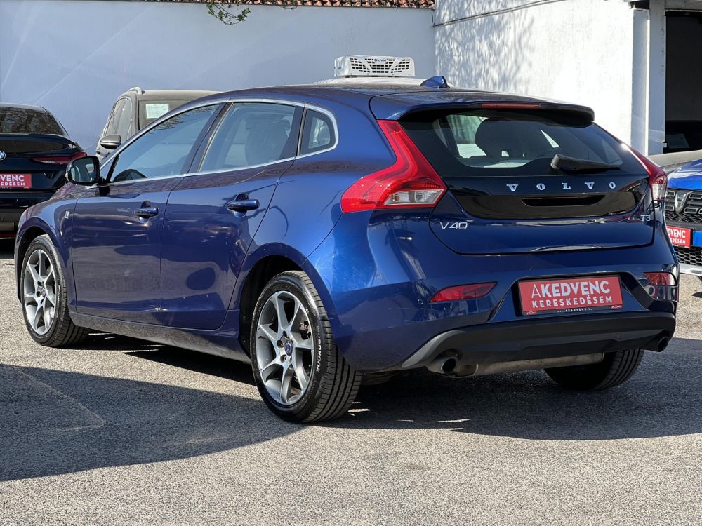 VOLVO V40 1.6 T3 Ocean Race 107e km. Magyarországi. Teljes szerviztörténet!