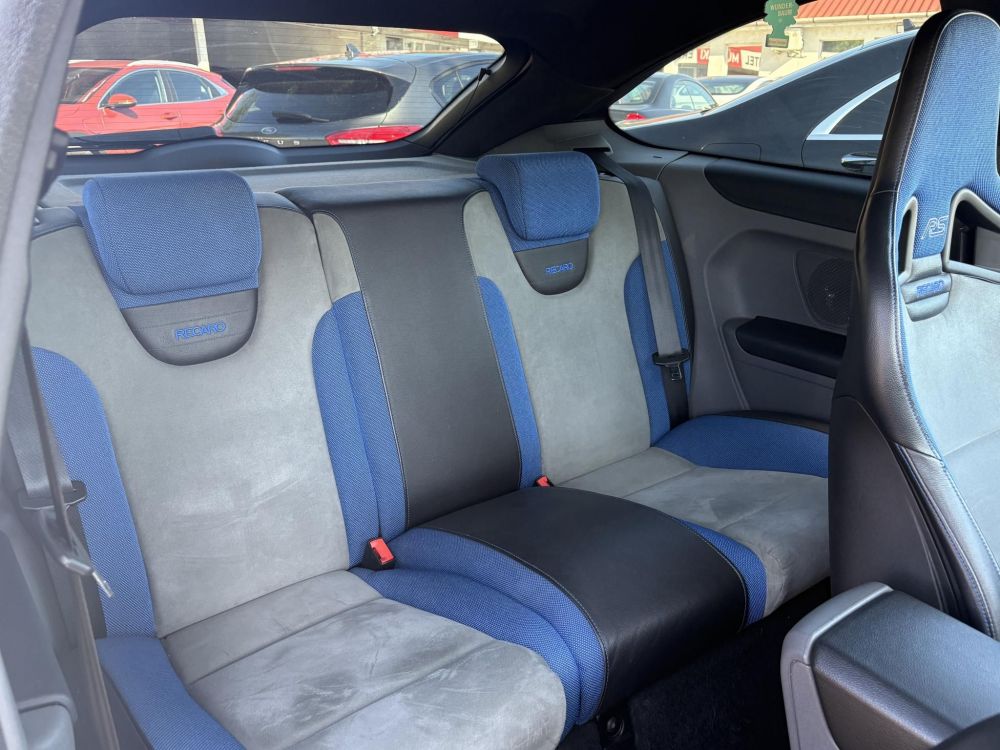 FORD FOCUS RS 2.5 T Értékes kiegészítőkkel