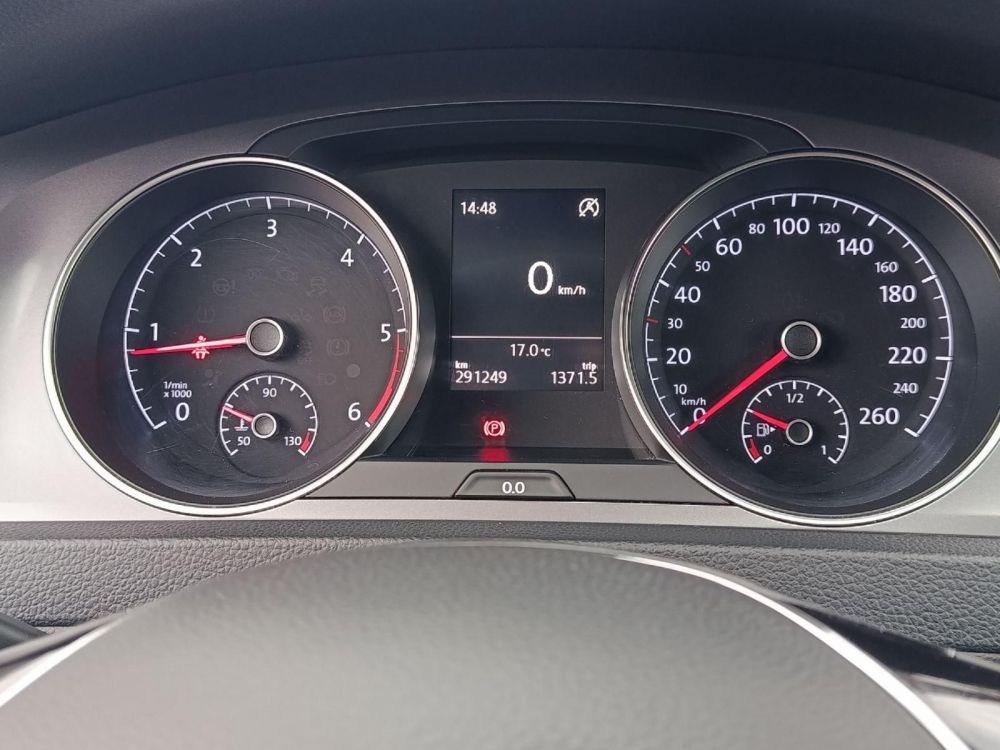 VOLKSWAGEN GOLF VII Variant 2.0 TDI BMT Comfortline Euro 6 Lounge Tempomat Digitklíma Ülésfűtés Bluetooth