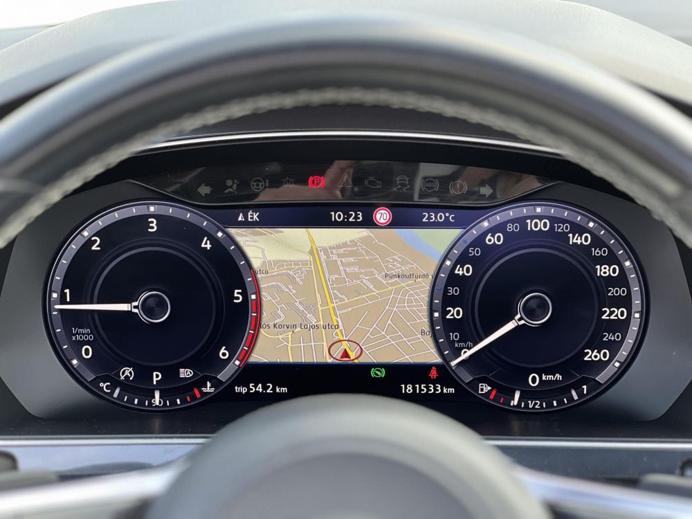 VOLKSWAGEN TIGUAN 2.0 TDI BMT SCR Highline 4Motion DSG R-line. dynaudio. panoráma tető. virtual cockpit. vezetett szervizkönyv!