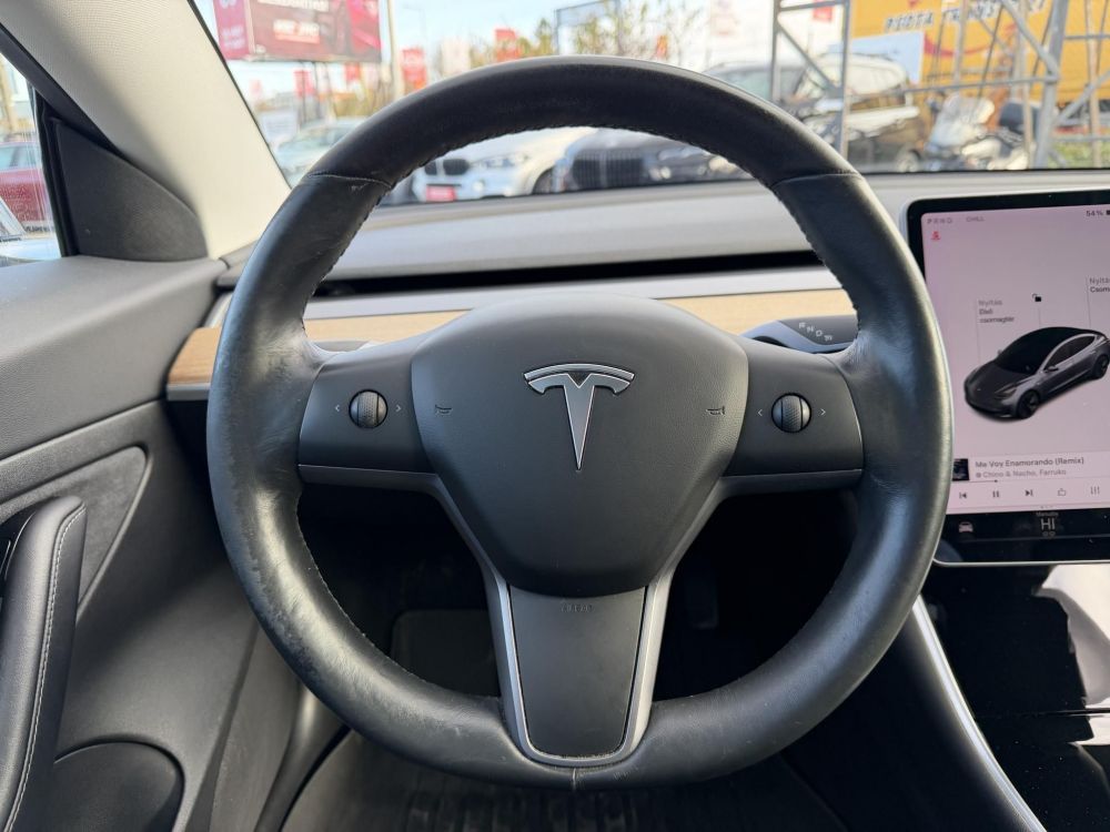TESLA MODEL 3 Standard Range Plus Aut