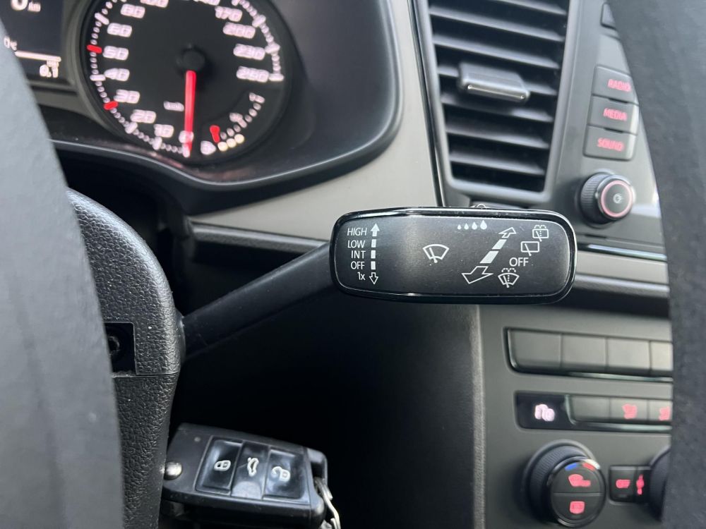 SEAT LEON 1.2 TSi Reference Tempomat Digitklíma Bluetooth Tolatóradar!