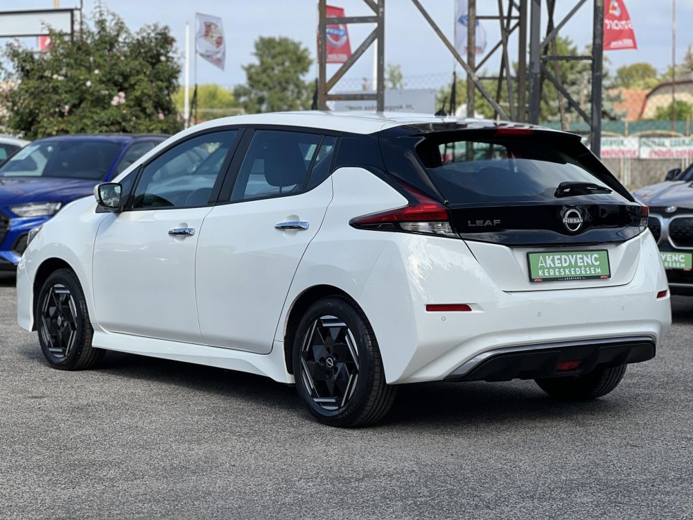 NISSAN LEAF Acenta 40kWh (Automata) 29e km. 270km hatótáv. keyless. 360 kamera. első-hátsó ülésfűtés. téli-nyári!