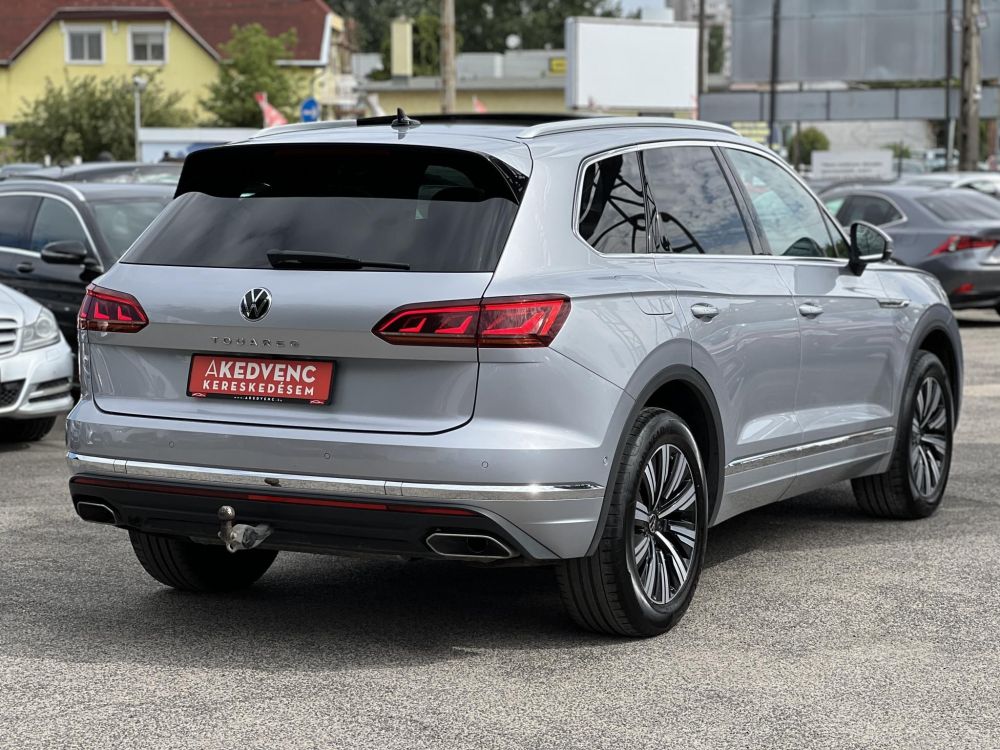VOLKSWAGEN TOUAREG 3.0 V6 TDI Atmosphere Tiptronic ic 135e km. M.o.-i. magasan felszerelt. márkaszervizelt előélet!