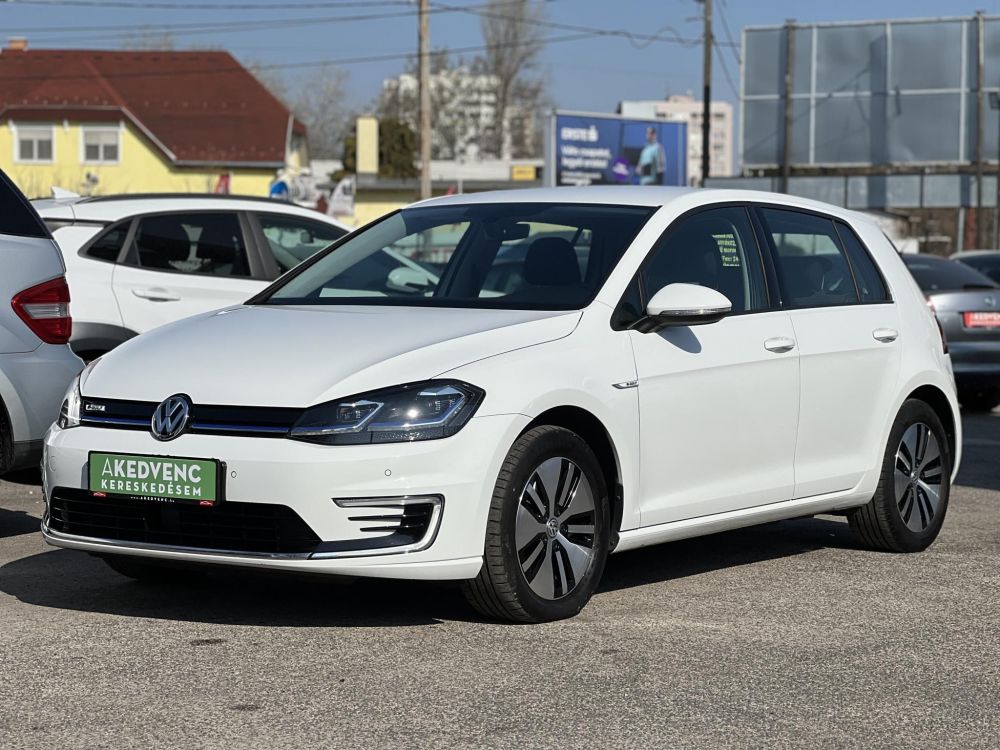 VOLKSWAGEN GOLF VII e-Golf Edition 120e km. 230km hatótáv. 2 töltő kábel. CARPLAY!