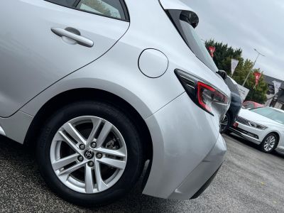 TOYOTA COROLLA 1.8 Hybrid Comfort Business e-CVT 80e km. tempomat. navigáció. ülésfűtés. kamera. digitklíma. 2 gyári kulcs!