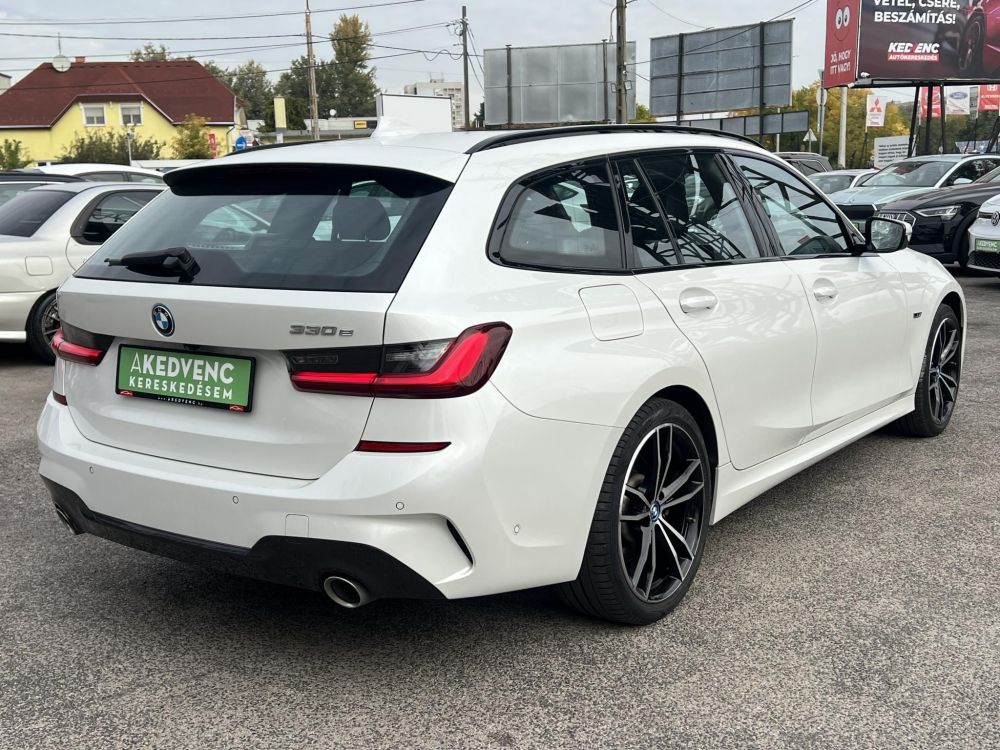 BMW 330e M Sport (Automata) Frissen szervizelt. LED Panorámatető ACC Holttér Keyless Sávtartó