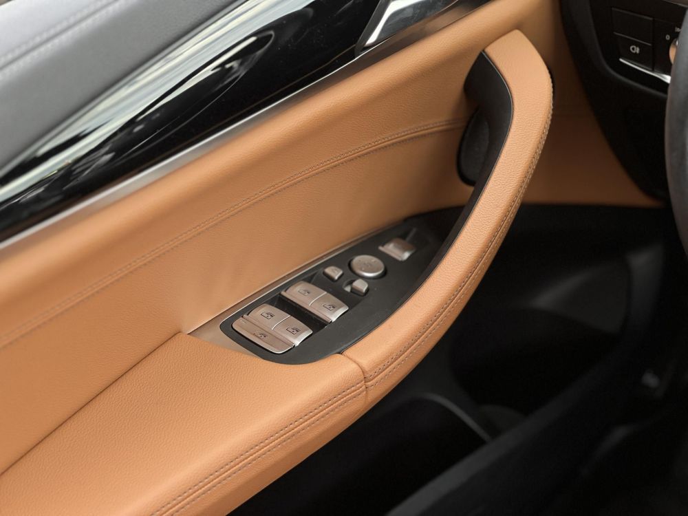 BMW IX3 73,9kWh High Executive panoráma tető. harman/kardon. memória. HUD. barna bőr belső!