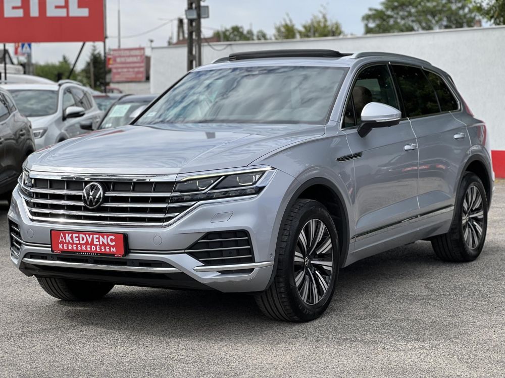 VOLKSWAGEN TOUAREG 3.0 V6 TDI Atmosphere Tiptronic ic 135e km. M.o.-i. magasan felszerelt. márkaszervizelt előélet!