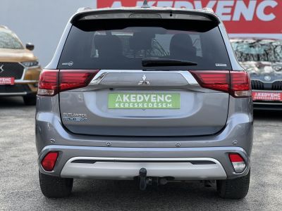 MITSUBISHI OUTLANDER 2.4 PHEV Instyle Premium 4WD CVT Magasan felszerelt. akár 40km elektromos hatótáv!