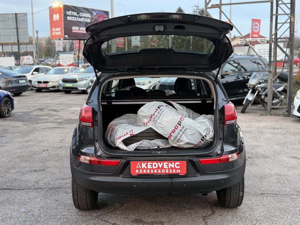 KIA SPORTAGE 2.0 CRDi LX 4x4 (Automata) Magasan felszerelt. Difizár. Téli-nyári gumi garnitúra!