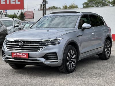 VOLKSWAGEN TOUAREG 3.0 V6 TDI Atmosphere Tiptronic ic 135e km. M.o.-i. magasan felszerelt. márkaszervizelt előélet!