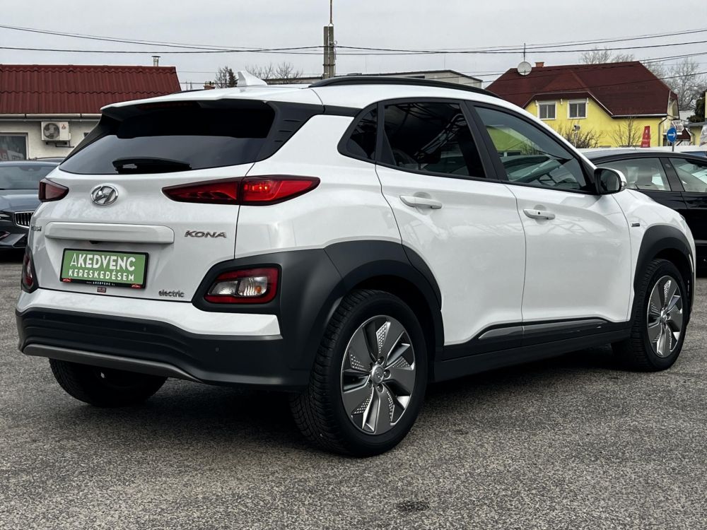 HYUNDAI KONA EV 64kWh Style 100% akku. HUD. sávtartó. CarPlay. 400km hatótáv!